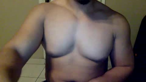 Snapshot of justahotguy00 chatting on 06.19.26 justahotguy00 online show from 06.19.26