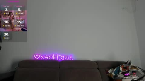 Snapshot of justchloex chatting on 10.17.25 Chloe online show from 10.17.25