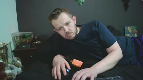 Snapshot of justclickthis chatting on 12.01.25 justclickthis online show from 12.01.25