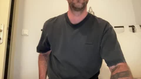 justmeandyou00 online show from 11.14.25