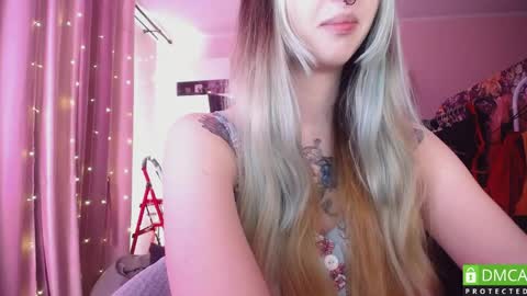Snapshot of justmeowgirl chatting on 05.20.26 justmeowgirl online show from 05.20.26