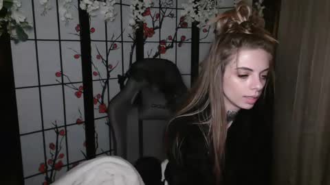 K8X4U LOVE ME online show from 02.11.25