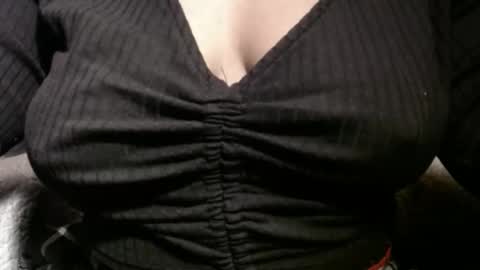 Snapshot of kai_rayne chatting on 12.01.25 Kai online show from 12.01.25