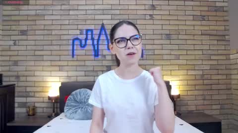 Kaila Lewis online show from 09.18.25