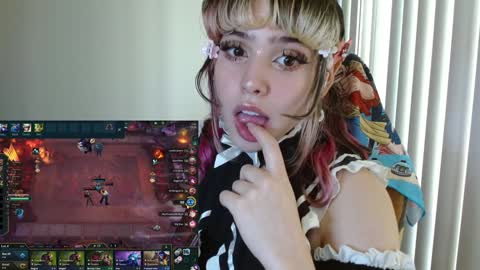 Snapshot of kairilovescumm chatting on 12.11.24 Kairi online show from 12.11.24