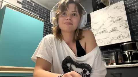 Snapshot of kaitlindumay chatting on 06.22.26 I am Lee ntmu Lets hit 10 Thumbs Up together online show from 06.22.26