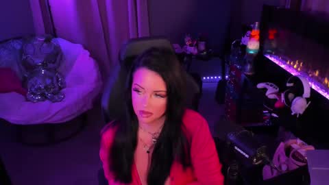 Snapshot of kalaseraphina chatting on 02.04.25 MikaelaSeraphina online show from 02.04.25