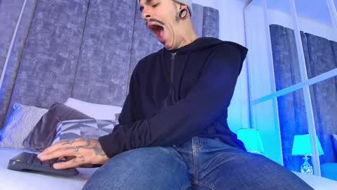 Snapshot of kaletattoos chatting on 04.07.26 Kale online show from 04.07.26