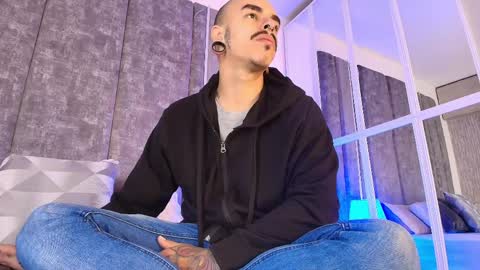 Snapshot of kaletattoos chatting on 04.08.26 Kale online show from 04.08.26