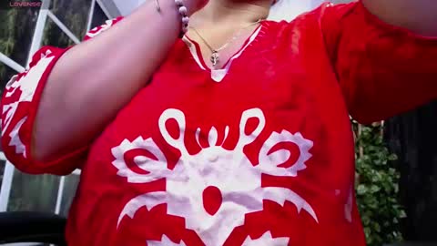 Snapshot of kalpananaisha_ chatting on 11.20.25 Alisha online show from 11.20.25