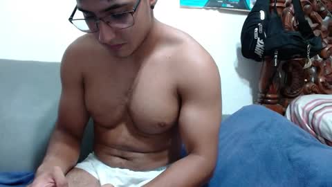 Snapshot of kamenov00 chatting on 02.22.25 kamenov00 online show from 02.22.25