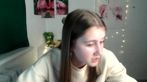 Snapshot of kamilla_love_ chatting on 10.24.25 kamilla_love_ online show from 10.24.25