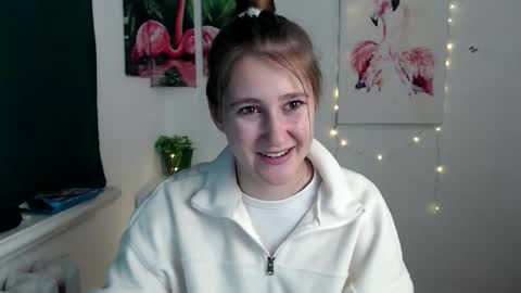 Snapshot of kamilla_love_ chatting on 10.25.25 kamilla_love_ online show from 10.25.25