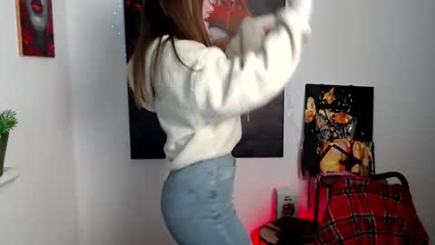 Snapshot of kamilla_love_ chatting on 02.18.26 kamilla_love_ online show from 02.18.26