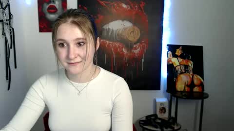 Snapshot of kamilla_love_ chatting on 02.25.26 kamilla_love_ online show from 02.25.26