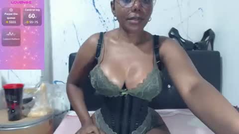 Paola online show from 04.11.26