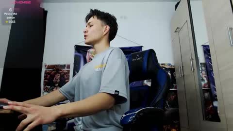 Snapshot of kanekixxxhot chatting on 03.26.26 andres online show from 03.26.26