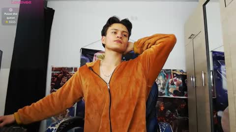 Snapshot of kanekixxxhot chatting on 04.15.26 andres online show from 04.15.26
