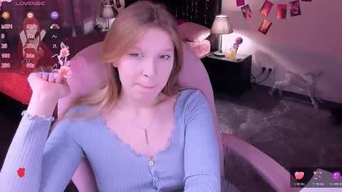 Snapshot of karambamoon chatting on 04.25.26 Lera online show from 04.25.26