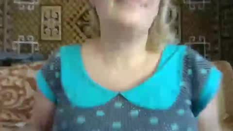 Snapshot of karilina_hi chatting on 12.14.24 Karilina Hi online show from 12.14.24