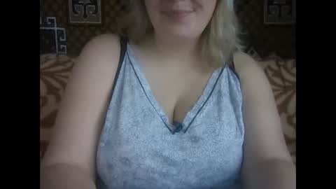 Snapshot of karilina_hi chatting on 12.01.25 Karilina Hi online show from 12.01.25