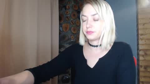 Snapshot of karina_fun chatting on 01.16.25 karina online show from 01.16.25