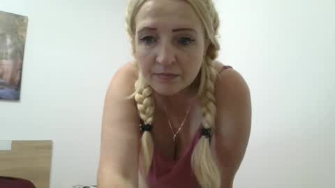 Snapshot of karisha_hot chatting on 10.24.25 Karisha hot online show from 10.24.25
