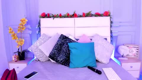 Karla Gonzaless online show from 03.11.25