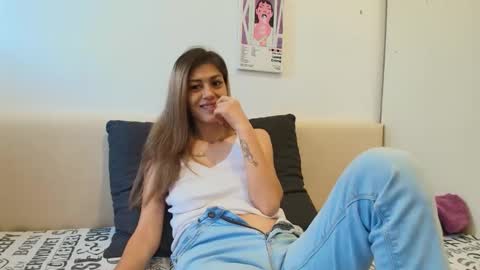 Snapshot of karladreamssex chatting on 11.15.25 Crystyna online show from 11.15.25