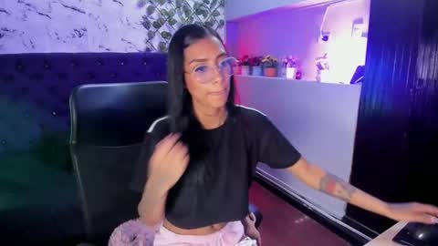 karlaslutskinny__ online show from 04.16.26