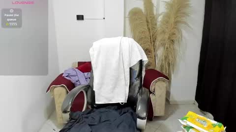 Snapshot of karlye_hot chatting on 05.29.26 KARLYE online show from 05.29.26