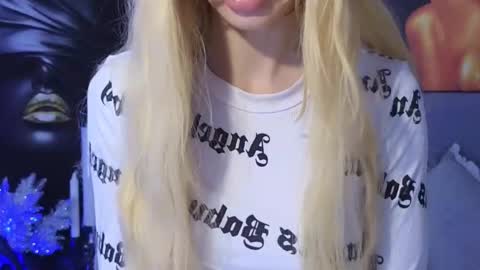 Snapshot of karmaarms chatting on 03.09.26 Julia online show from 03.09.26