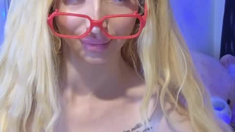 Snapshot of karmaarms chatting on 03.12.26 Julia online show from 03.12.26