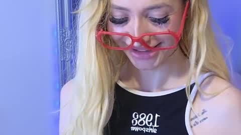 Snapshot of karmaarms chatting on 03.20.26 Julia online show from 03.20.26