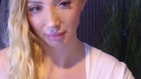 Snapshot of karmaarms chatting on 06.28.26 Julia online show from 06.28.26