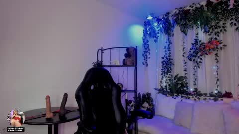 Snapshot of karol_elegance_ chatting on 04.30.26 karol online show from 04.30.26
