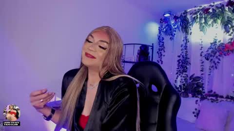 Snapshot of karol_elegance_ chatting on 05.21.26 karol online show from 05.21.26