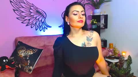 Karol Kenedy online show from 02.23.25
