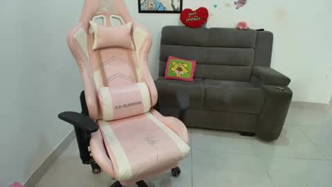    online show from 03.06.25