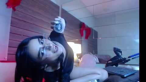 karol_yesenia online show from 10.16.25
