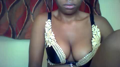 Snapshot of karoliee chatting on 05.31.26 karoliee online show from 05.31.26