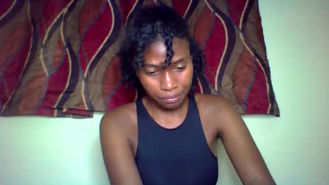 Snapshot of karoliee chatting on 05.31.26 karoliee online show from 05.31.26