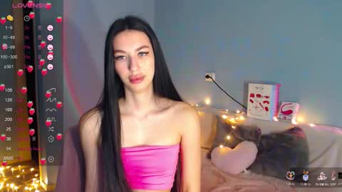 Snapshot of karolina_hottie_ chatting on 10.13.25 Kira online show from 10.13.25