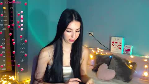Snapshot of karolina_hottie_ chatting on 10.16.25 Kira online show from 10.16.25