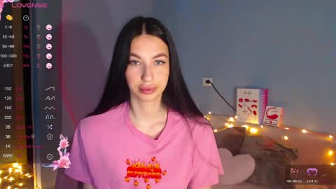 Snapshot of karolina_hottie_ chatting on 04.27.26 Kira online show from 04.27.26