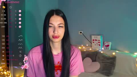 Snapshot of karolina_hottie_ chatting on 05.05.26 Kira online show from 05.05.26