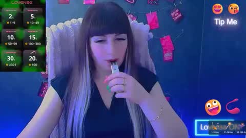 Snapshot of karolina_mia chatting on 05.15.26 Caroline online show from 05.15.26