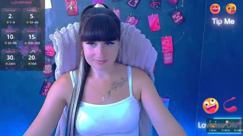 Snapshot of karolina_mia chatting on 08.04.26 Caroline online show from 08.04.26
