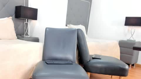 Snapshot of karolwest_ chatting on 02.11.26 karolwest_ online show from 02.11.26