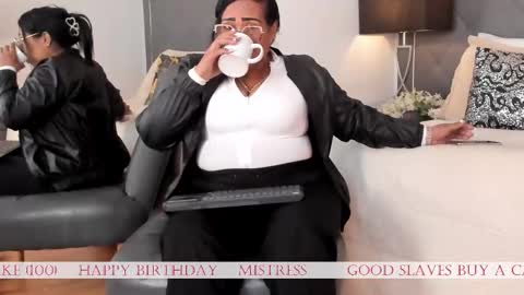 Snapshot of karolwest_ chatting on 02.21.26 karolwest_ online show from 02.21.26